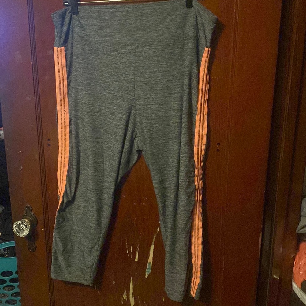 No boundaries capri leggings